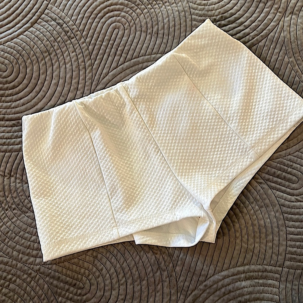 NWOT Solemio White Textured Shorts